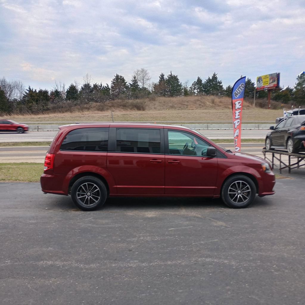Used 2018 Dodge Grand Caravan SXT w/ Driver Convenience Group image 6