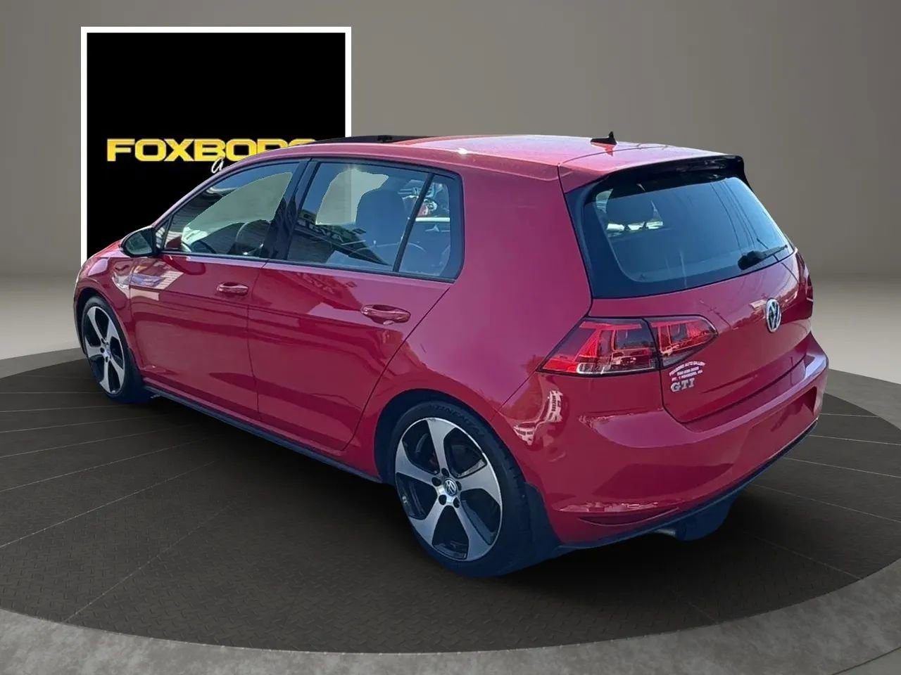 Used 2016 Volkswagen Golf 4-Door FWD image 7