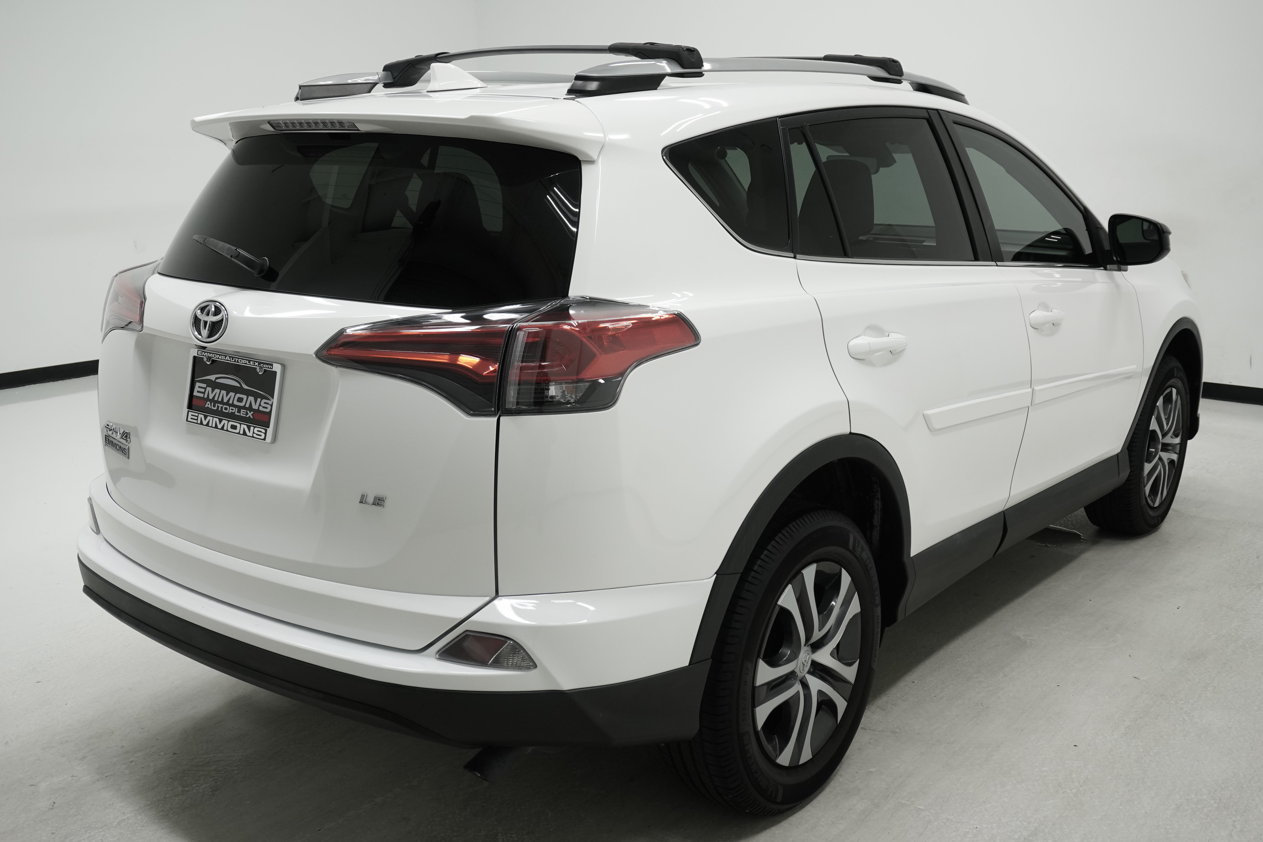 Used 2017 Toyota RAV4 LE FWD image 4