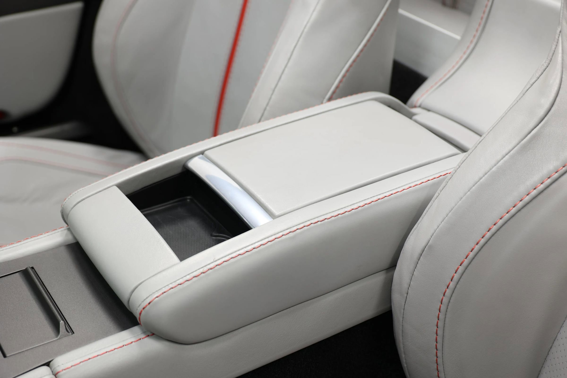 Used 2016 Aston Martin V8 Vantage GT RWD image 45