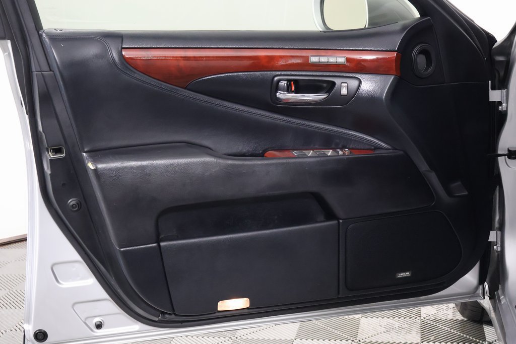 Used 2012 Lexus LS 460 w/ Comfort Pkg RWD image 12