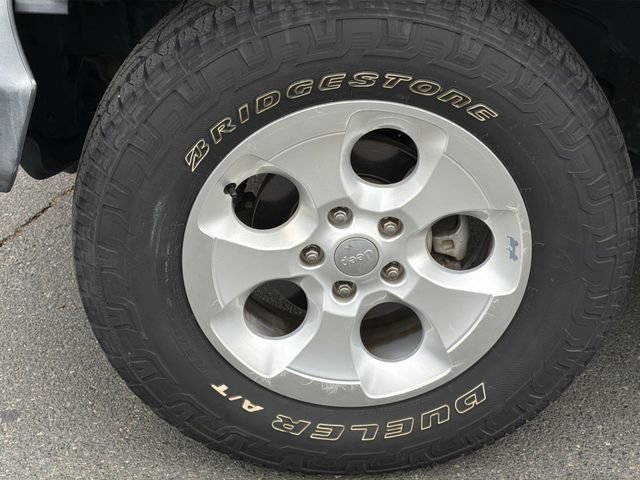 Used 2015 Jeep Wrangler Sahara AWD/4WD image 17