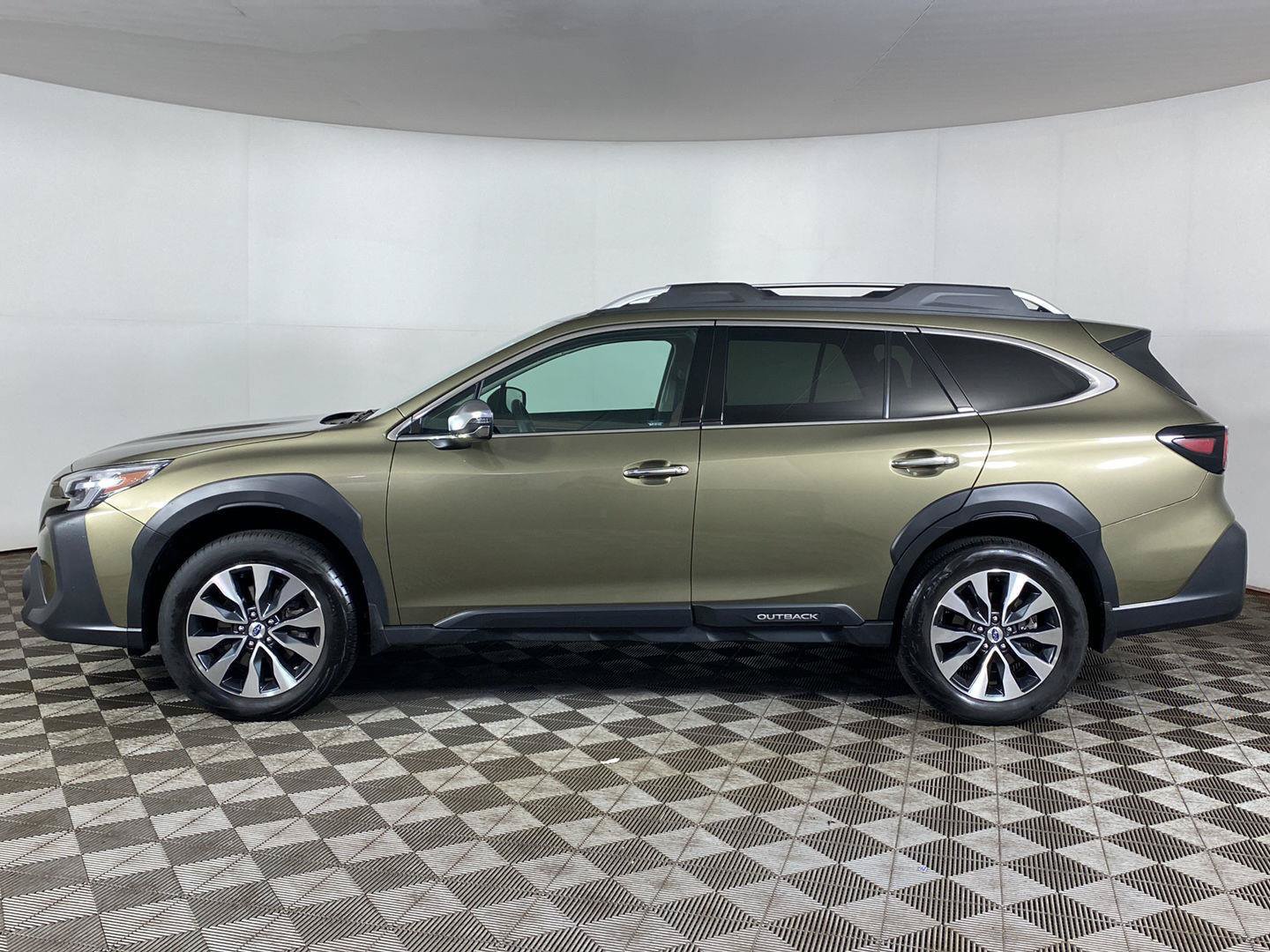 Used 2024 Subaru Outback Touring AWD/4WD image 9