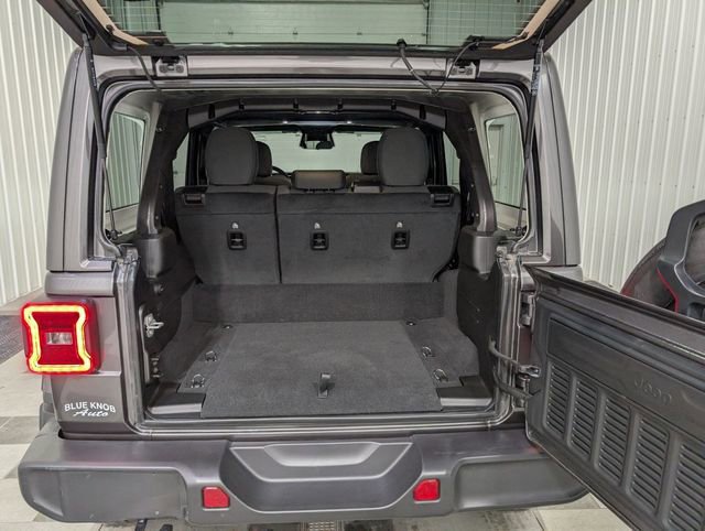 Used 2025 Jeep Wrangler Unlimited Sahara AWD/4WD image 22