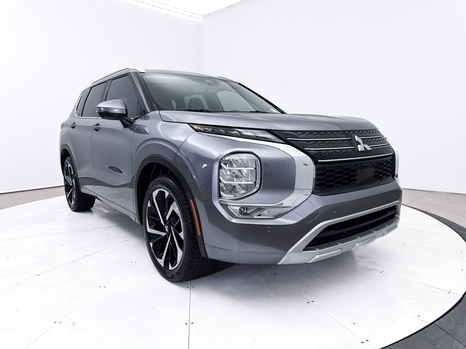 Used 2023 Mitsubishi Outlander SEL image 12