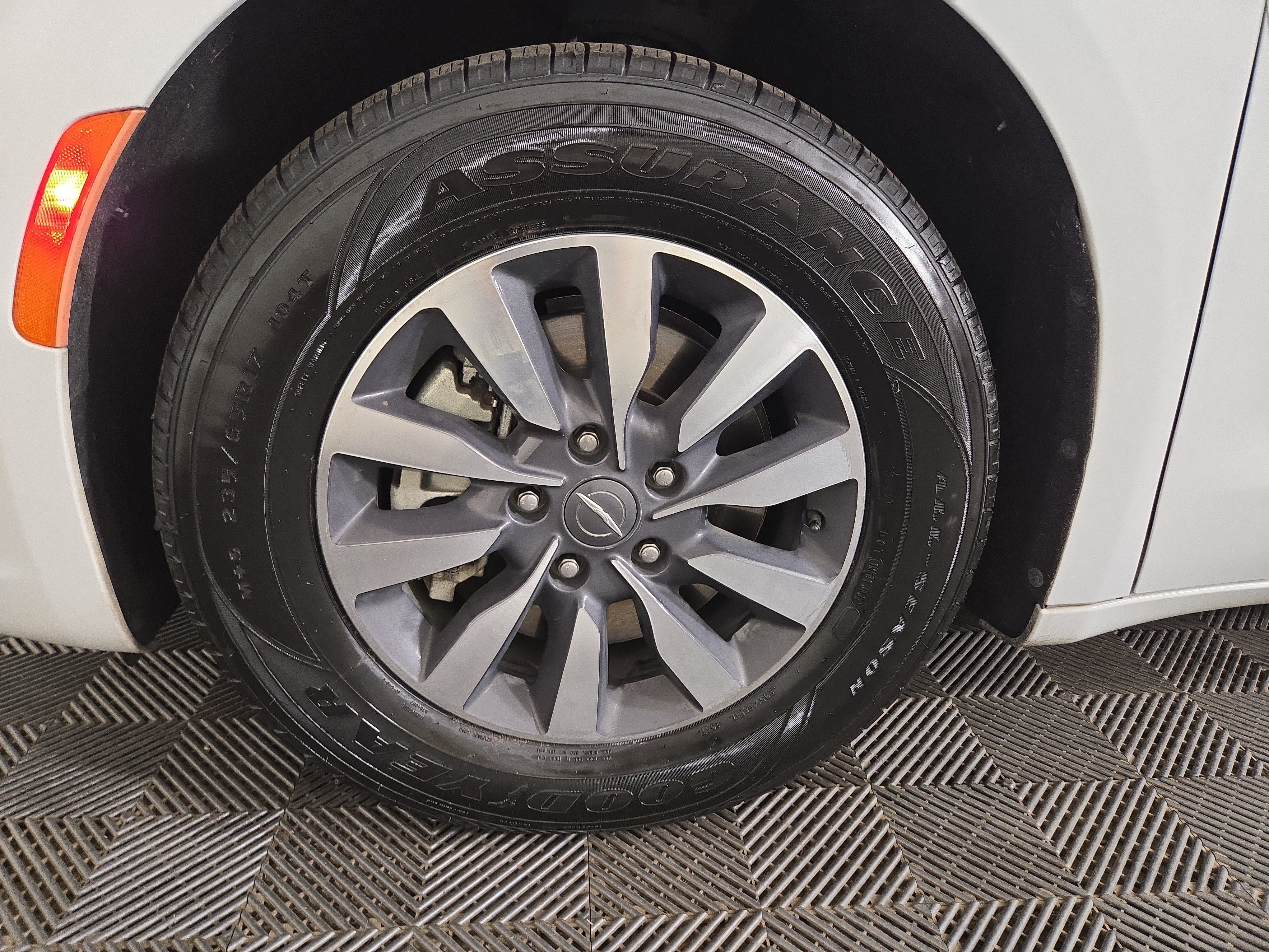 Used 2024 Chrysler Pacifica Limited FWD image 34