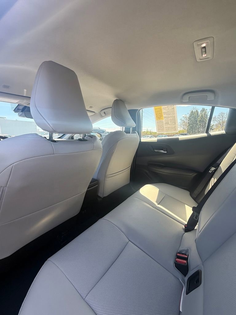 Used 2025 Toyota Prius XLE AWD/4WD image 8