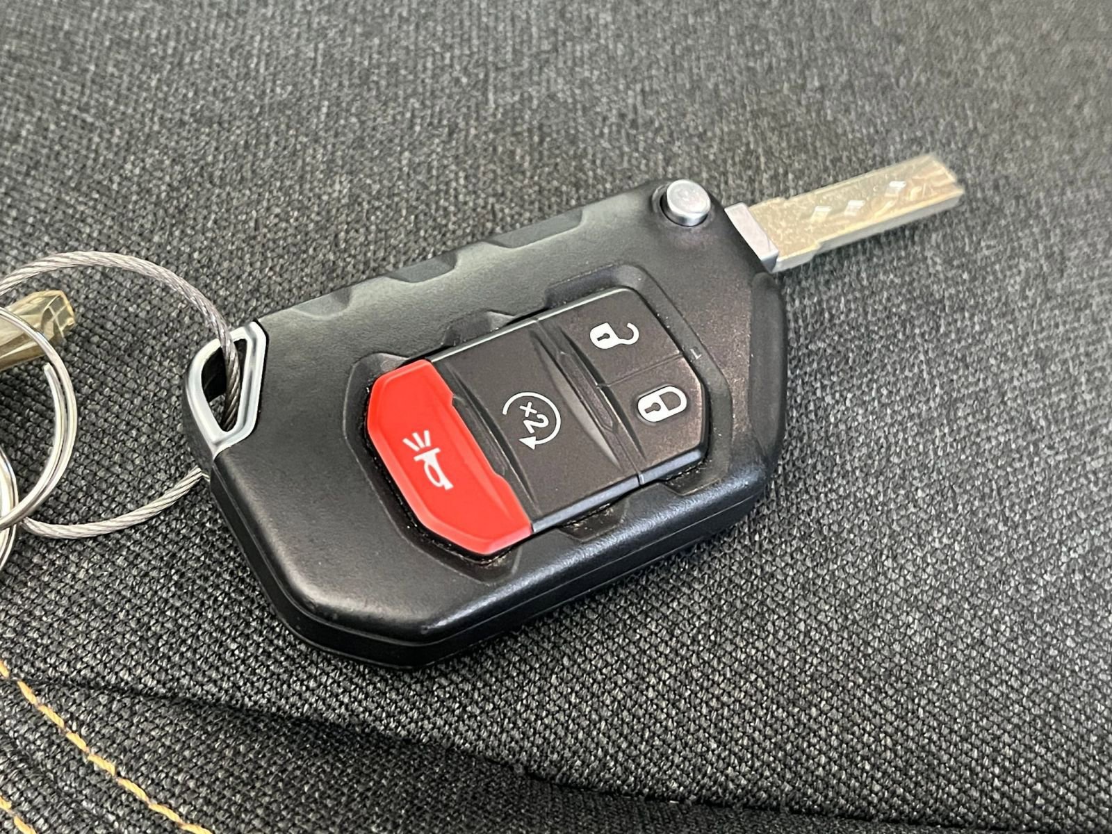 Used 2025 Jeep Wrangler Sahara image 22