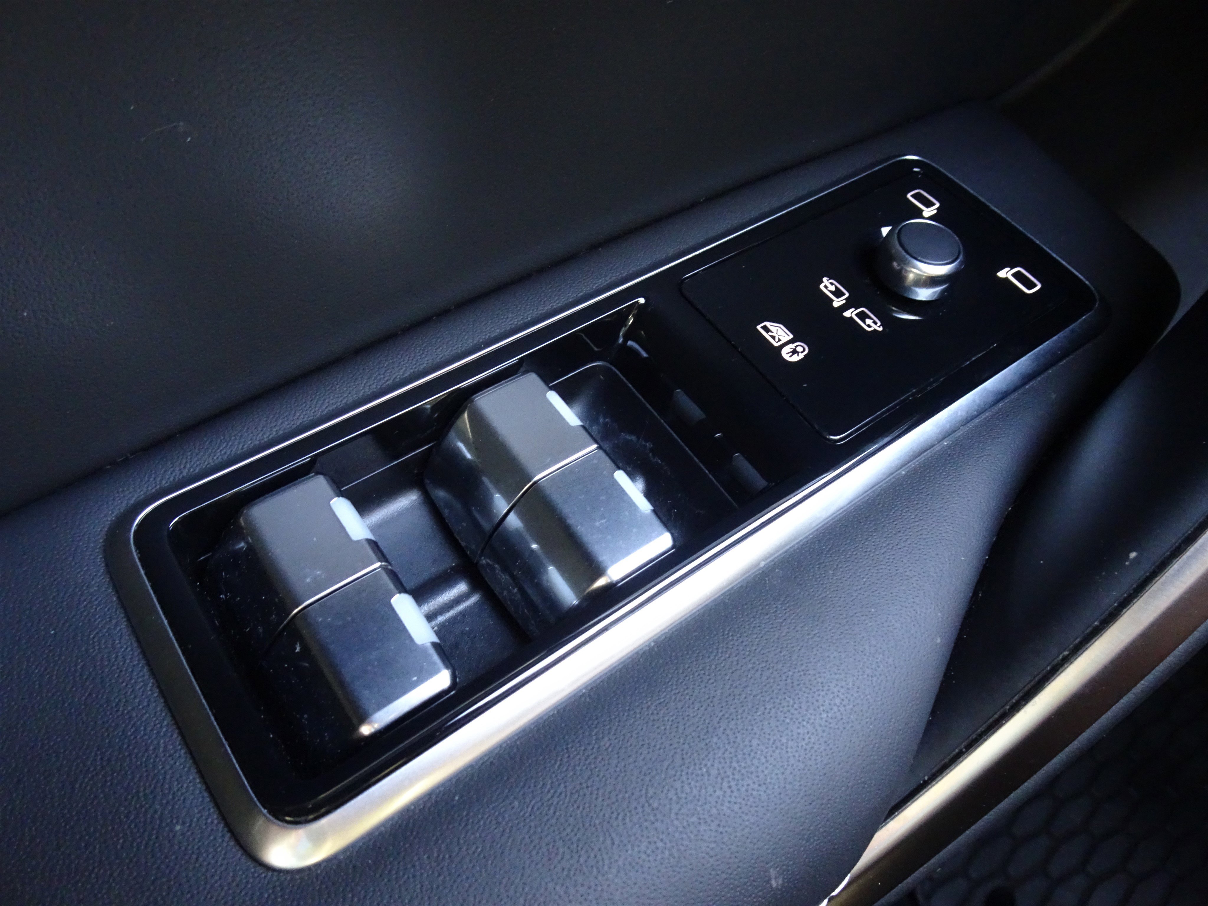 Certified 2025 Jaguar F-PACE R-Dynamic S image 30