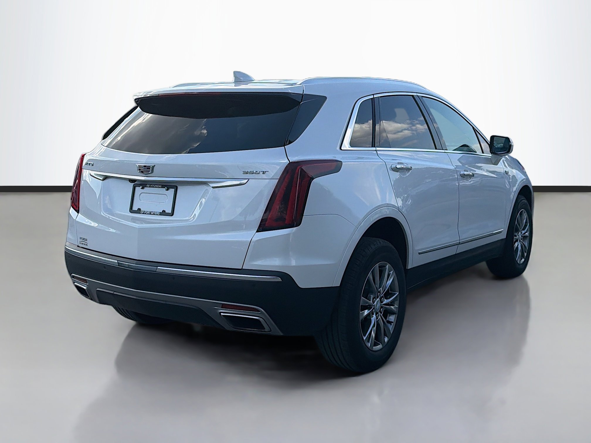 Used 2023 Cadillac XT5 Premium Luxury image 3