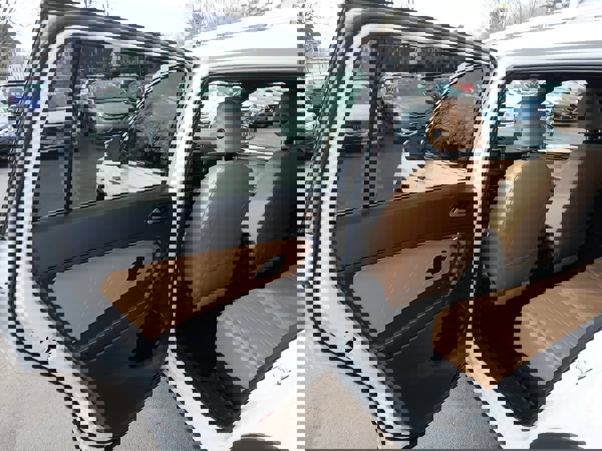 Used 2022 Volkswagen Tiguan SE w/ Panoramic Sunroof Package image 25