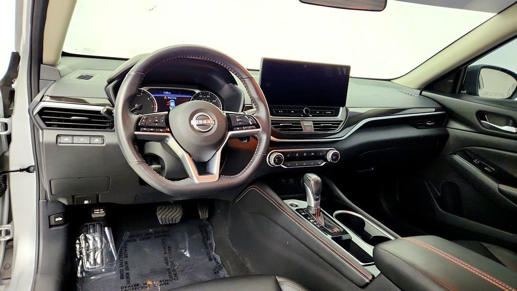 Used 2024 Nissan Altima 2.5 SR w/ SR Premium Package FWD image 13
