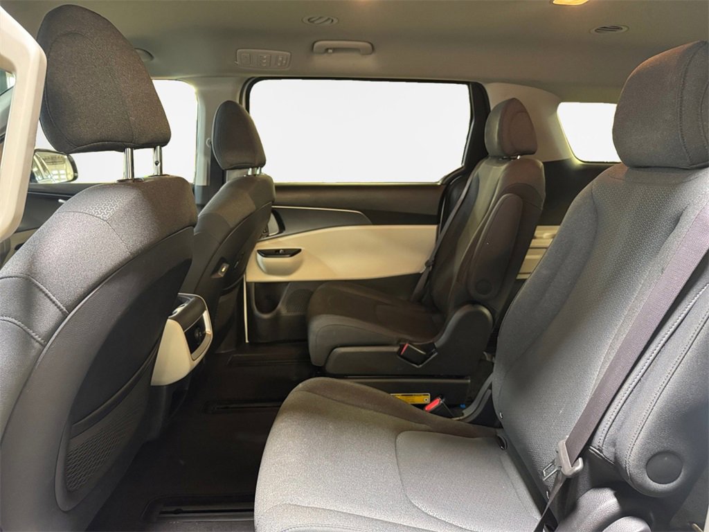 Used 2023 Kia Carnival LX image 24