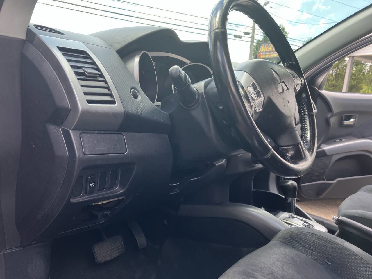 Used 2009 Mitsubishi Outlander ES image 27