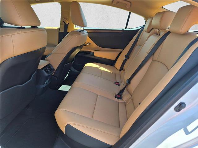 Used 2025 Lexus ES 300h w/ Premium Package FWD image 19