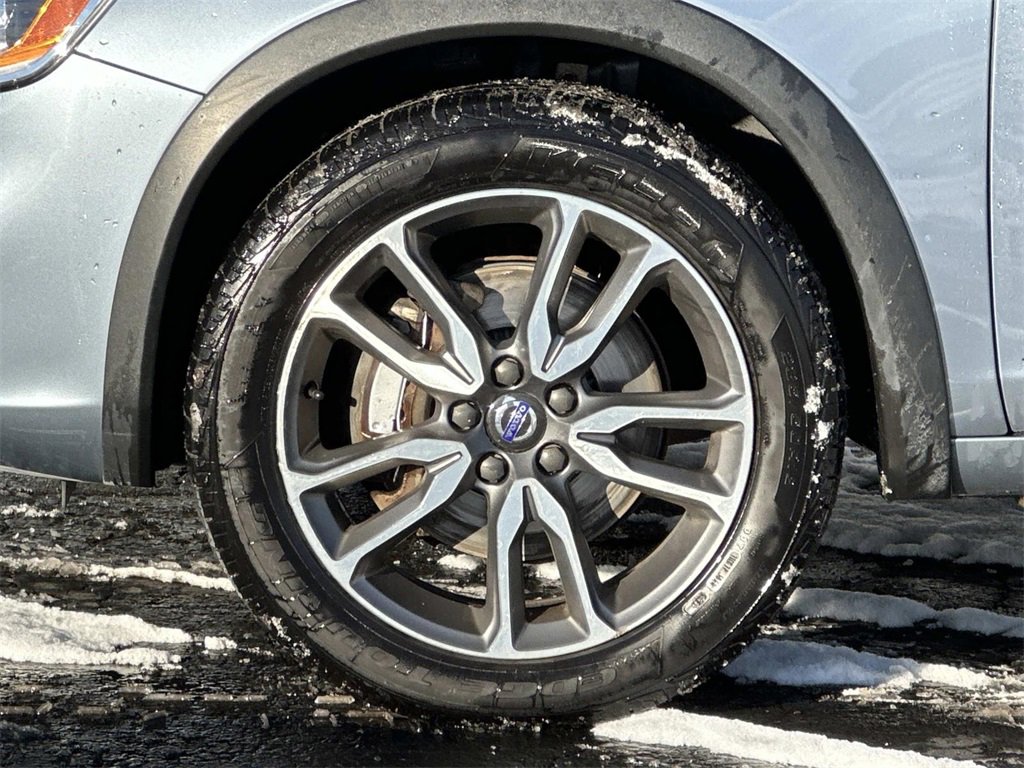 Used 2017 Volvo V60 T5 Cross Country w/ Convenience Package image 9