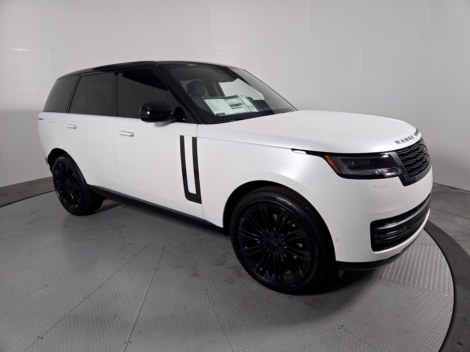 New 2026 Land Rover Range Rover SE AWD/4WD image 16