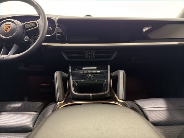 Used 2024 Porsche Cayenne Coupe AWD/4WD image 35