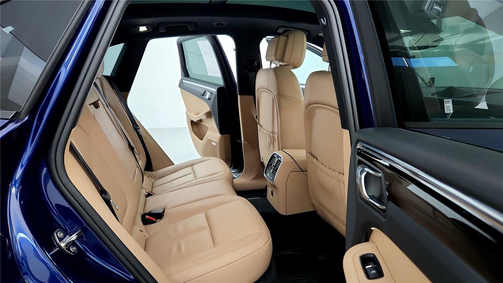 Used 2024 Porsche Macan Turbo image 17