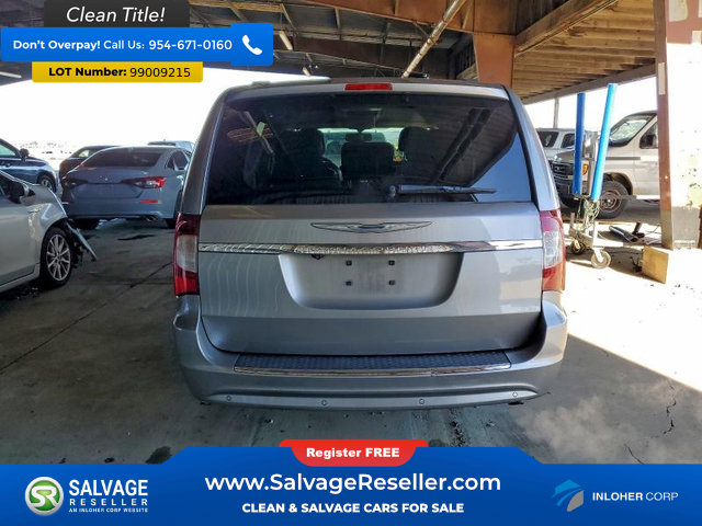 Used 2013 Chrysler Town & Country Touring-L w/ Premium Group image 8