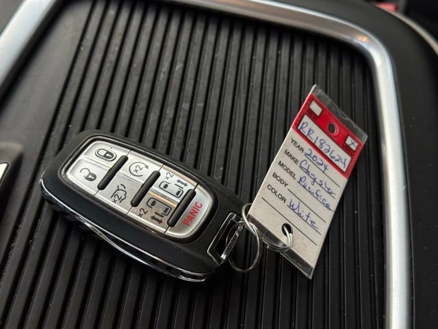 Certified 2024 Chrysler Pacifica Touring-L image 41