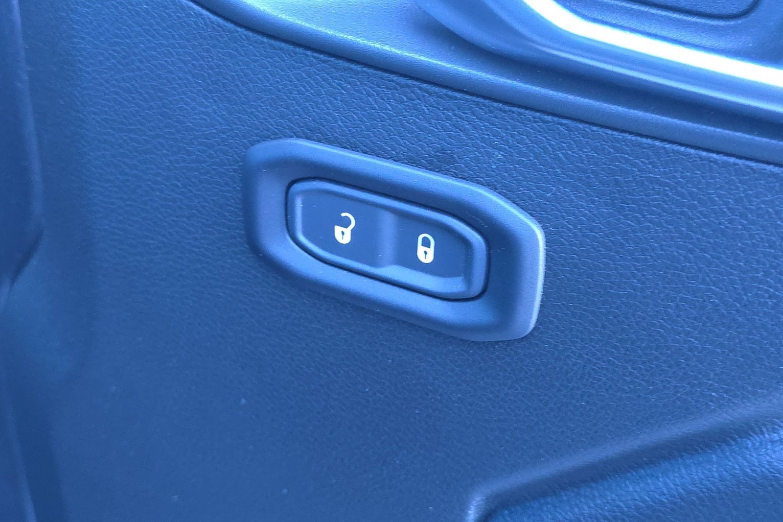 Used 2025 Jeep Gladiator Rubicon w/ Convenience Group image 19