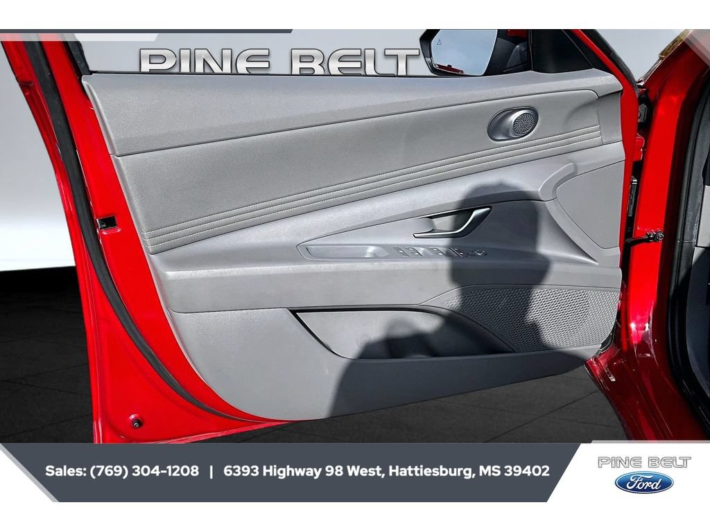 Used 2023 Hyundai Elantra SEL w/ Convenience Package FWD image 17