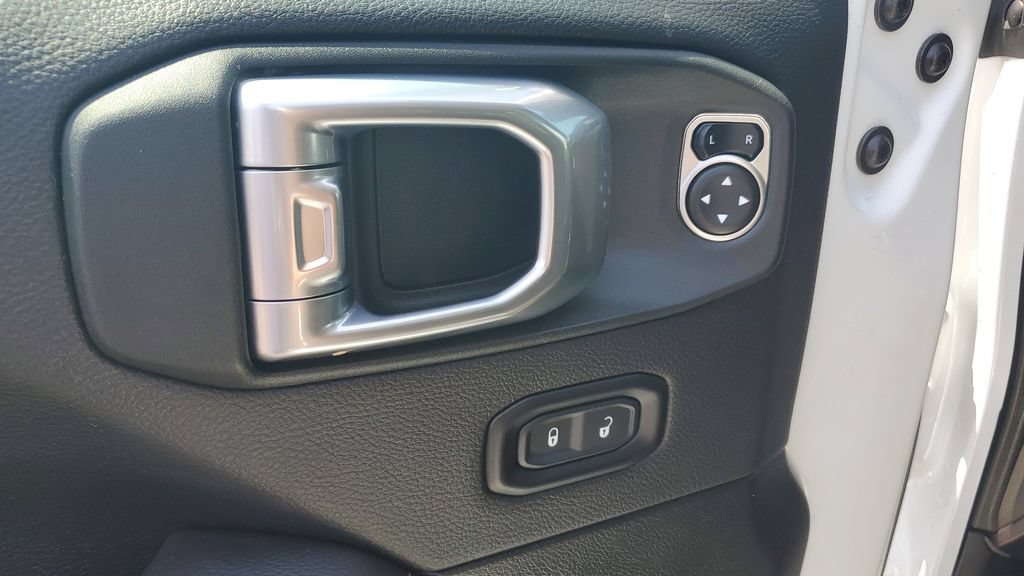 Used 2023 Jeep Wrangler Unlimited Rubicon w/ LED Lighting Group AWD/4WD image 21