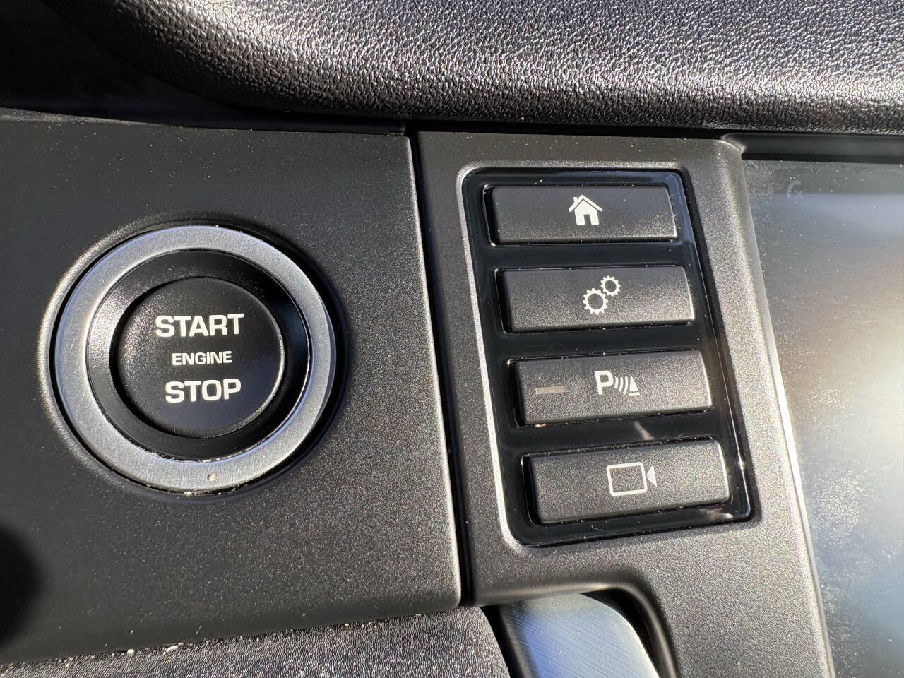 Used 2017 Land Rover Discovery Sport HSE AWD/4WD image 36