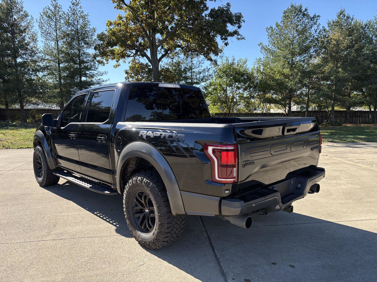 Used 2017 Ford F150 Raptor w/ Equipment Group 802A Luxury AWD/4WD image 6
