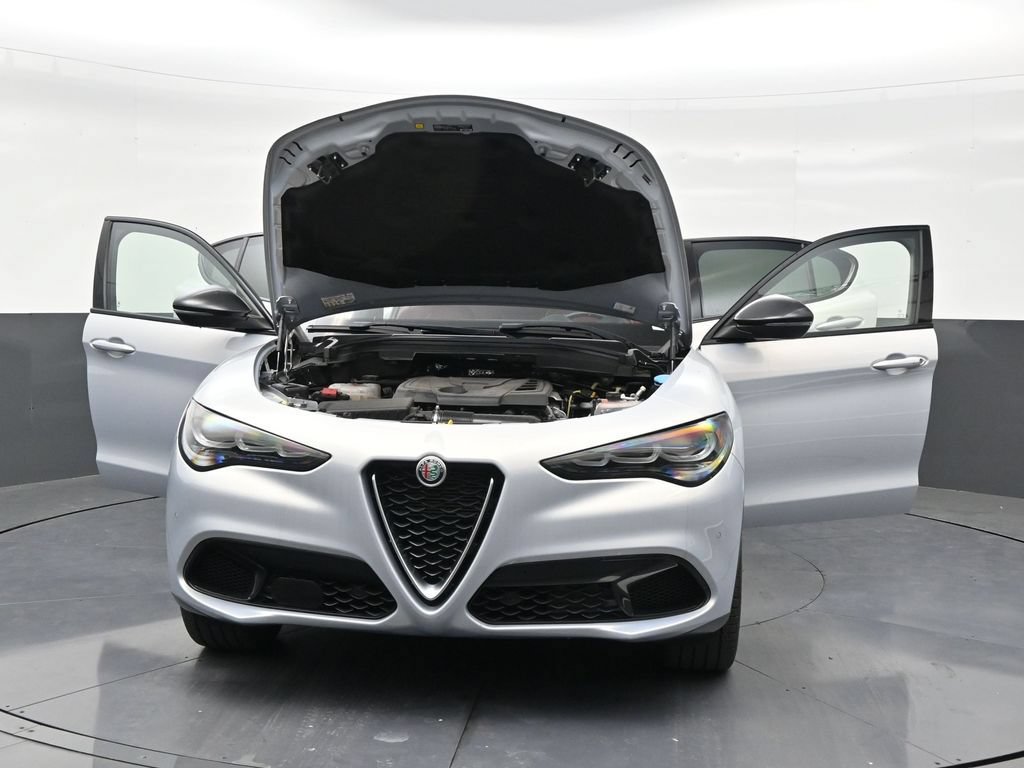Used 2024 Alfa Romeo Stelvio Ti w/ Performance Driving Package AWD/4WD image 33