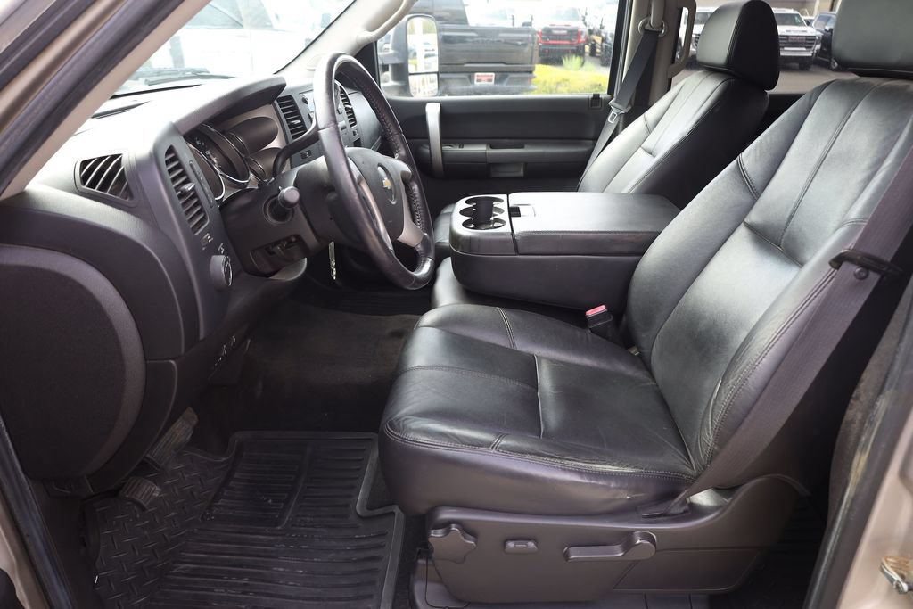 Used 2009 Chevrolet Silverado 3500 LT w/ Exterior Plus Package AWD/4WD image 11