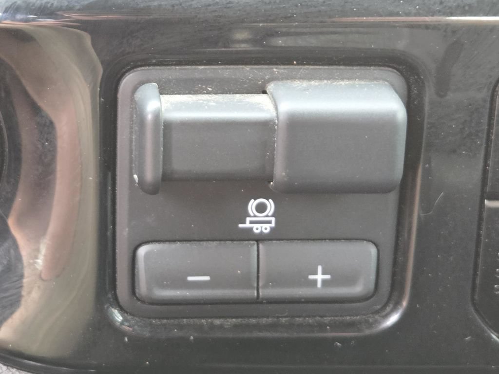 Used 2024 Chevrolet Silverado 2500 LTZ AWD/4WD image 4