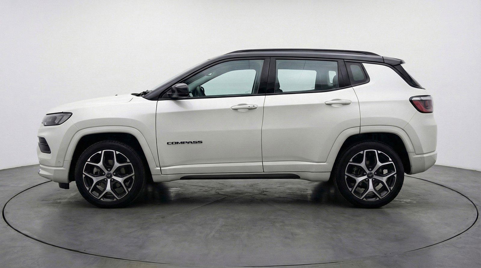 Used 2025 Jeep Compass Limited image 3