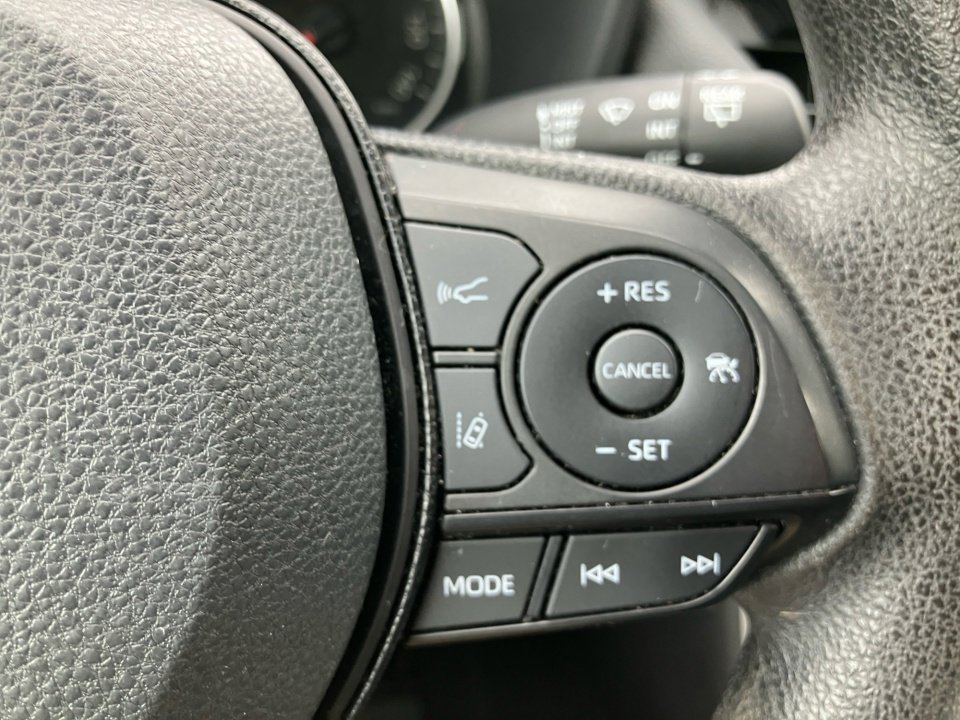 Used 2021 Toyota RAV4 LE image 22