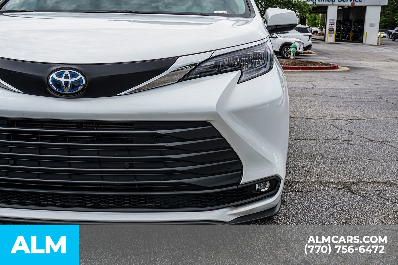 Used 2025 Toyota Sienna XLE FWD image 19