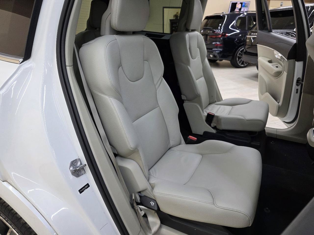 Used 2020 Volvo XC90 T6 Momentum w/ Protection Package Premier AWD/4WD image 24