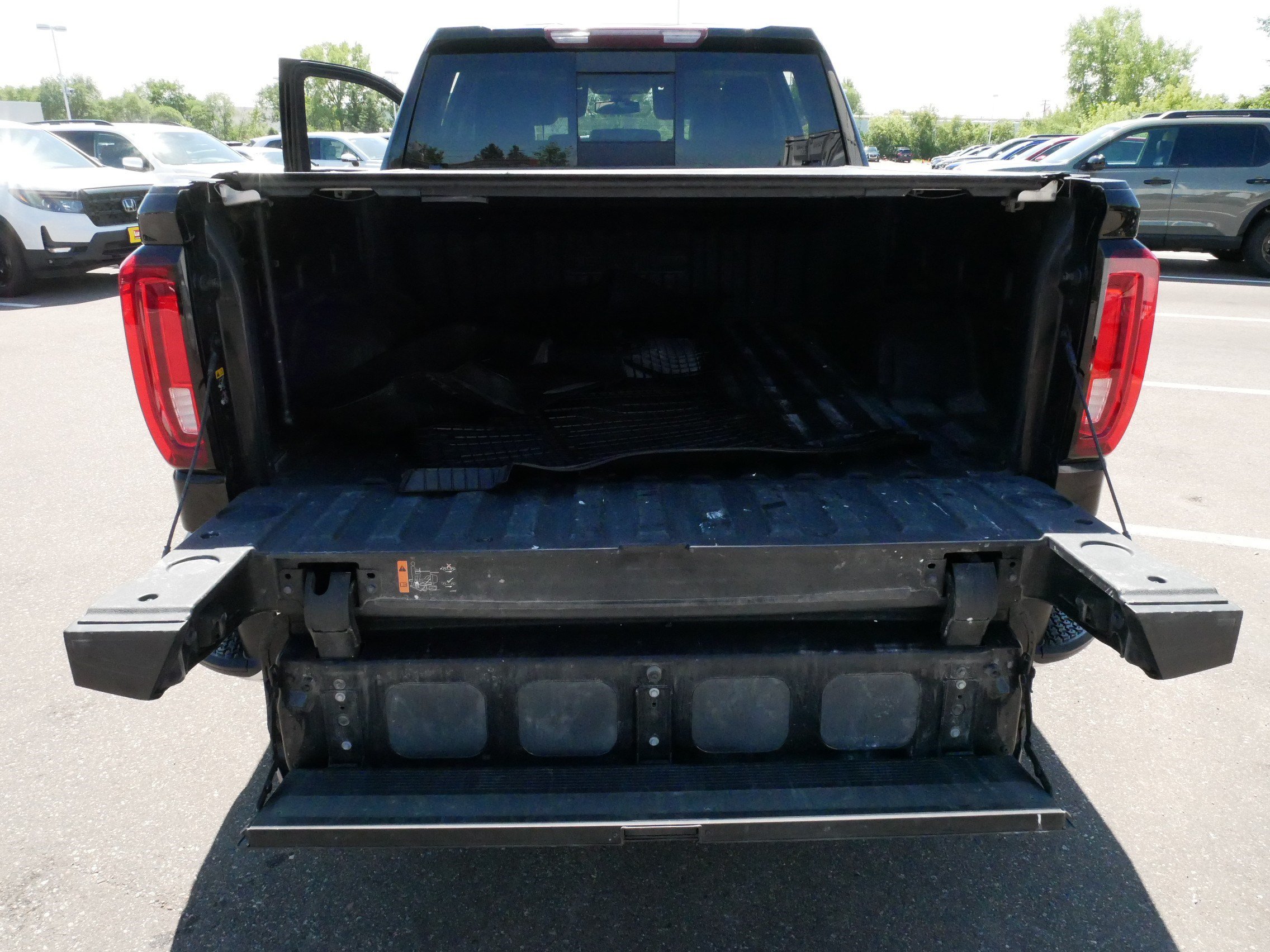 Used 2021 GMC Sierra 1500 SLT w/ SLT Premium Plus Package AWD/4WD image 18