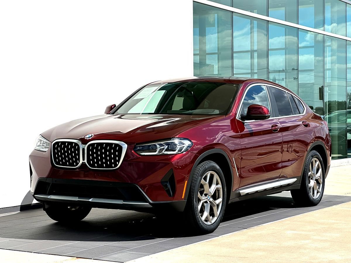 Certified 2025 BMW X4 xDrive30i image 9