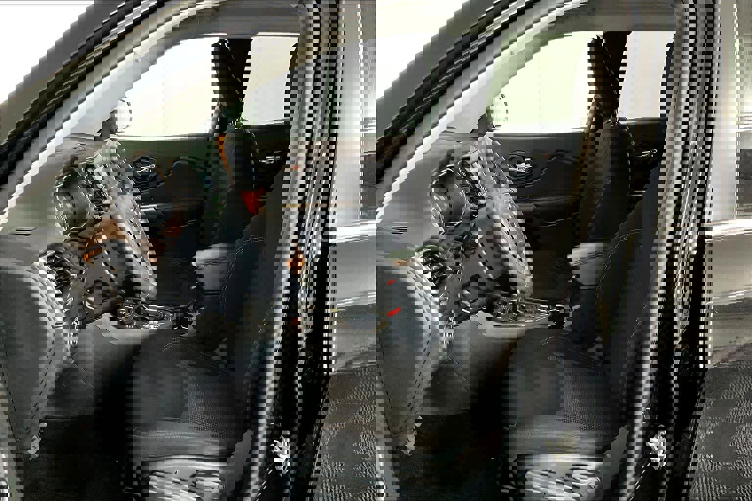 Used 2019 Jeep Cherokee Latitude w/ Popular Appearance Group image 9