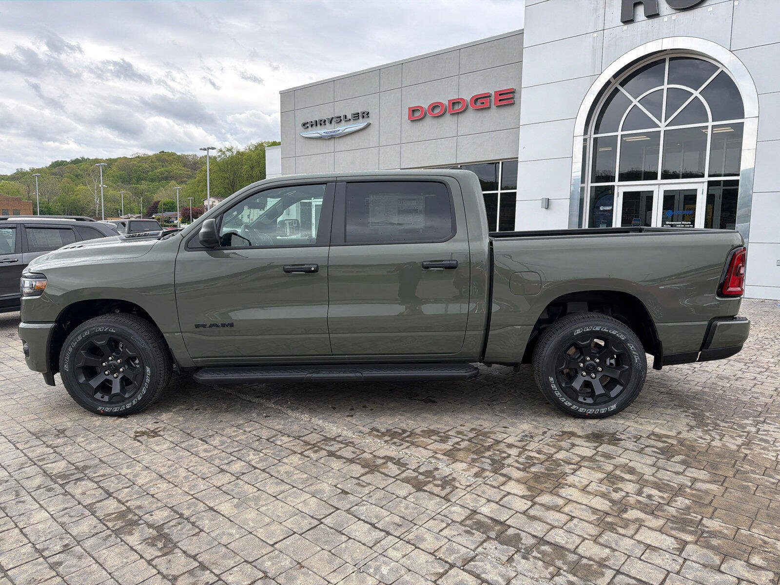 New 2026 RAM 1500 Express AWD/4WD image 5