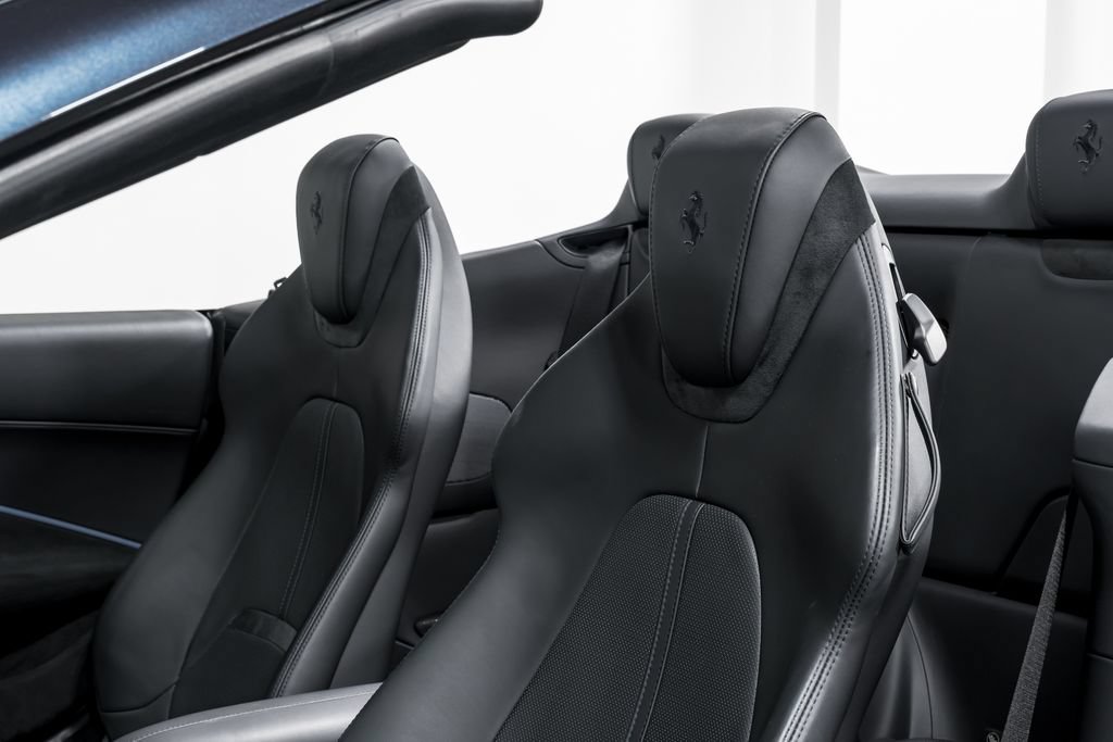 Used 2024 Ferrari Roma Spider RWD image 17