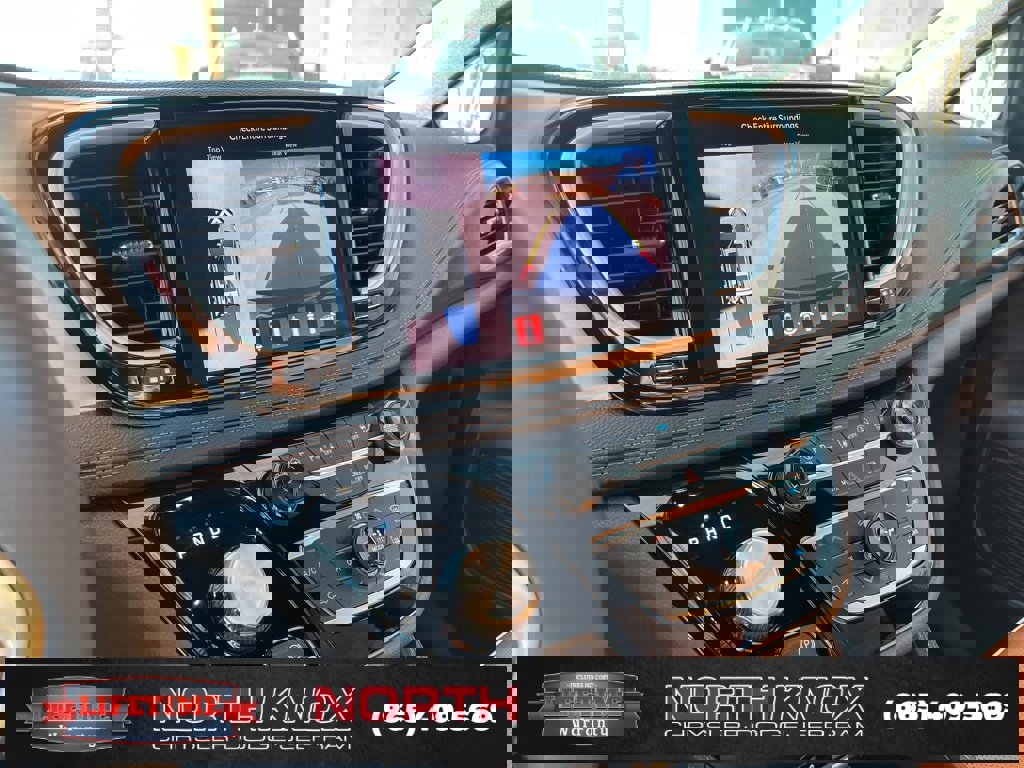 Used 2024 Chrysler Pacifica Pinnacle w/ Trailer Tow Group image 10