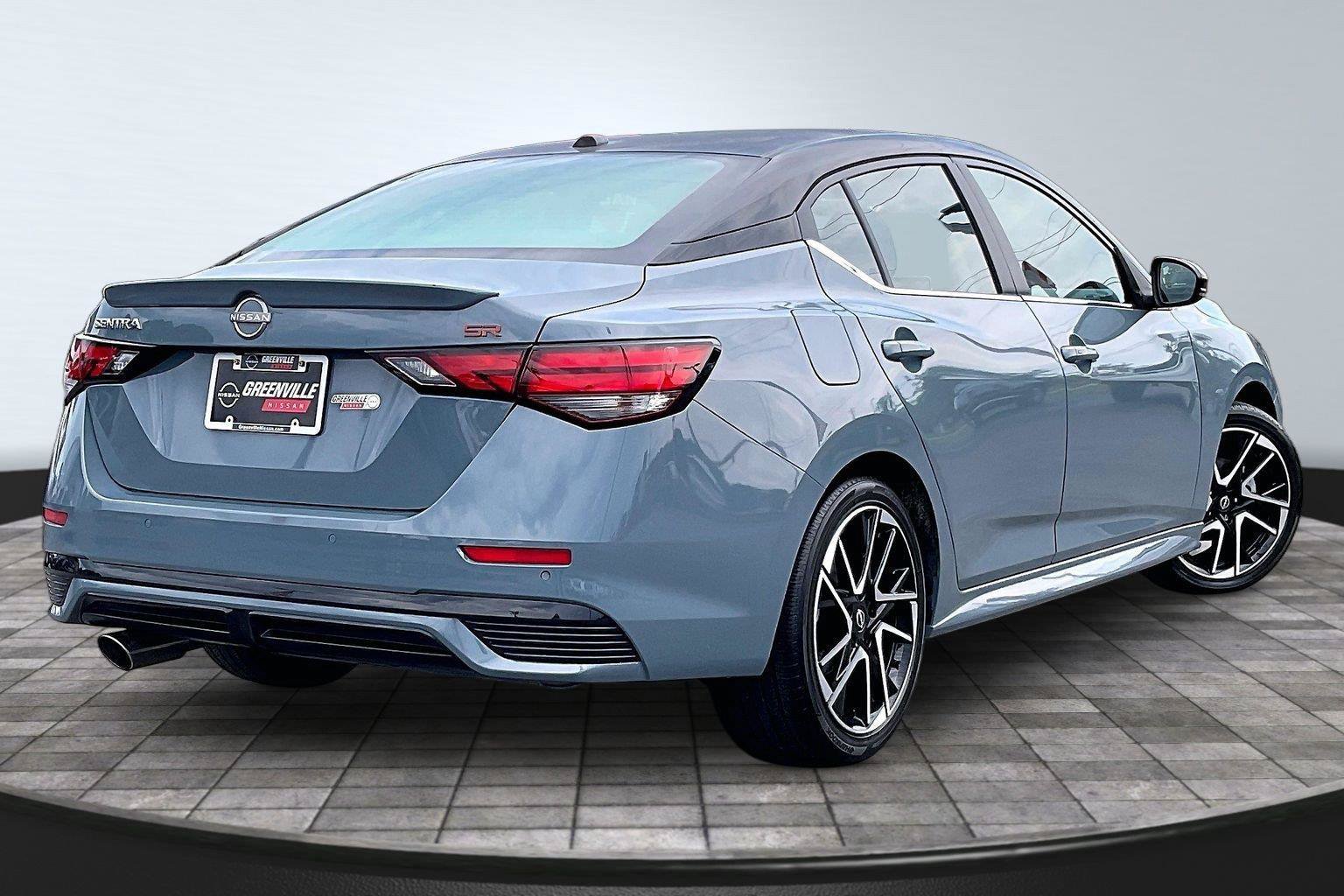 Used 2025 Nissan Sentra SR FWD image 14