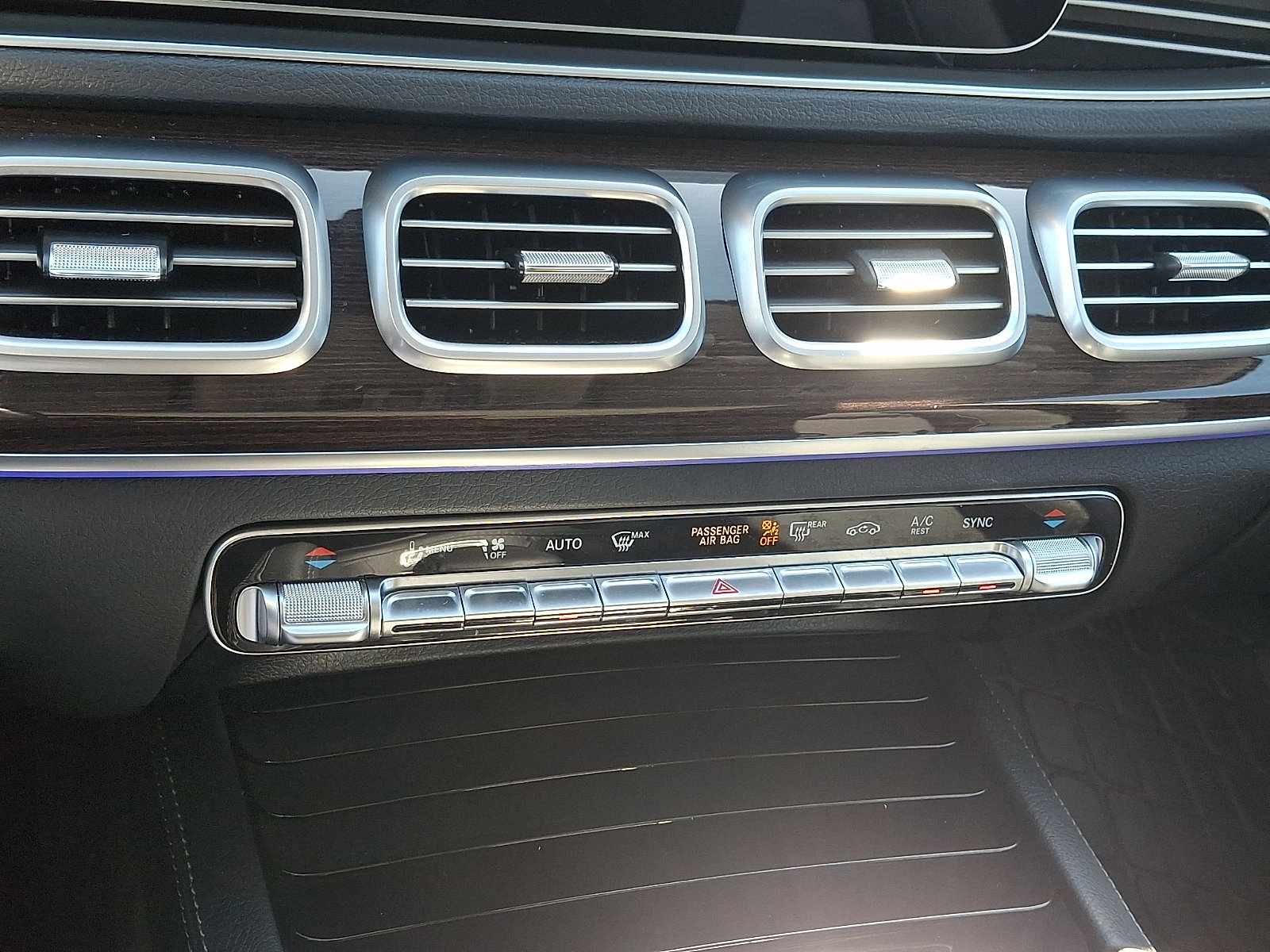 Certified 2025 Mercedes-Benz GLE 450 4MATIC image 17