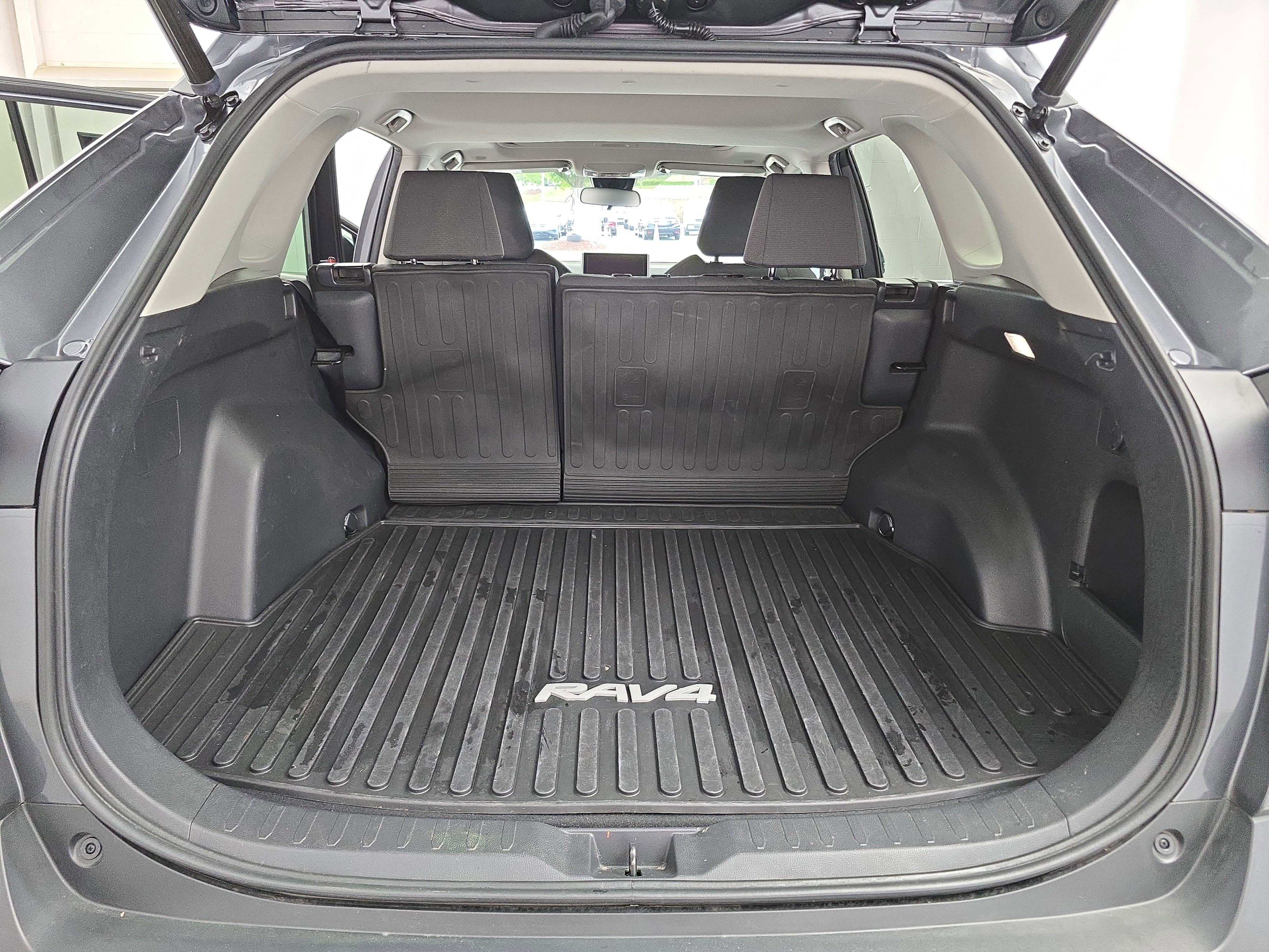 Used 2023 Toyota RAV4 XLE w/ Convenience Package FWD image 12