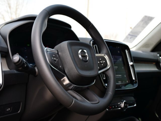 New 2025 Volvo XC40 B5 Core w/ Protection Package Premier image 11