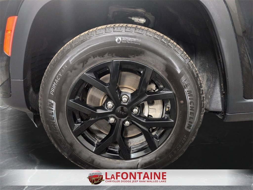 Certified 2024 Jeep Grand Cherokee L Laredo image 30