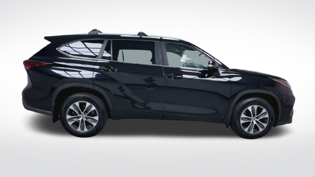 Certified 2024 Toyota Highlander XLE AWD/4WD image 23