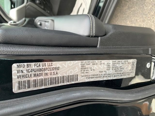 Used 2023 Jeep Grand Cherokee Limited AWD/4WD image 24